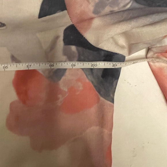 Noracora XL midi length dress with fan out layered sleeves in a floral pattern - Picture 7 of 10